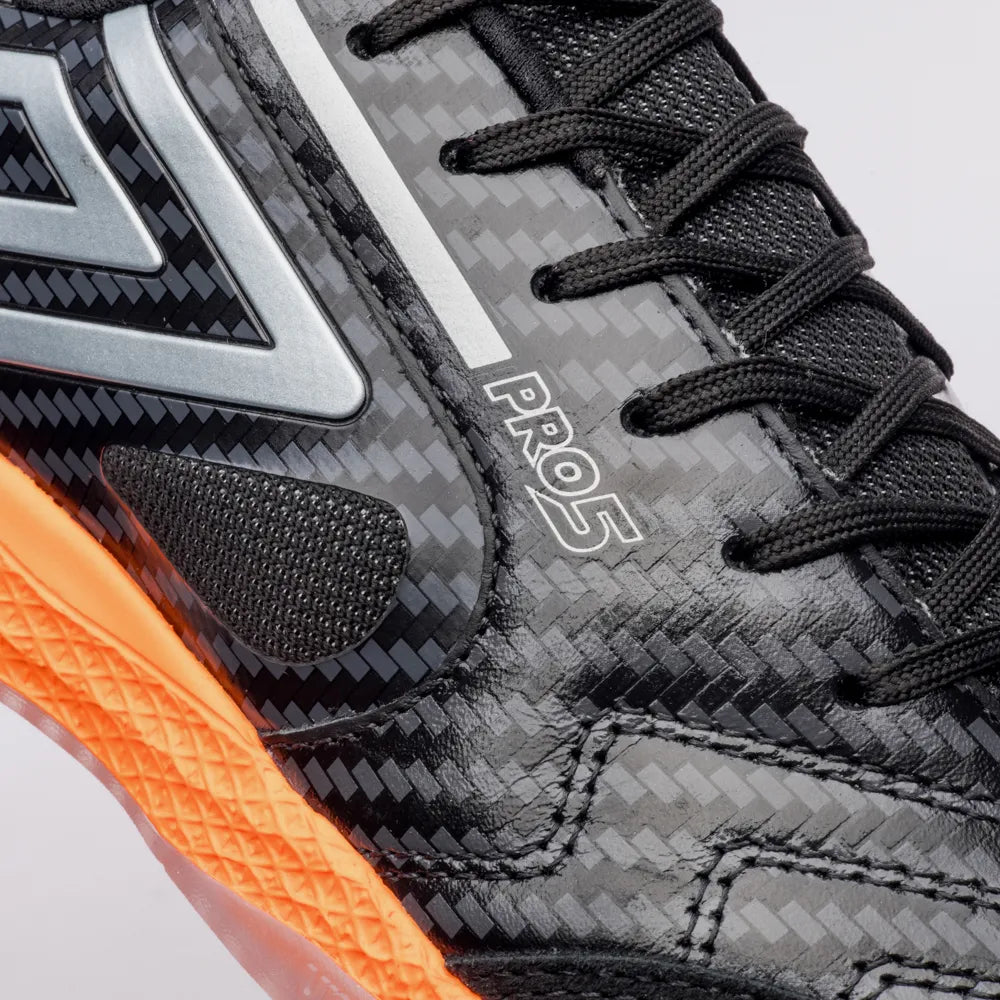 Chuteira Futsal Umbro Pro 5 Bump Full Carbon